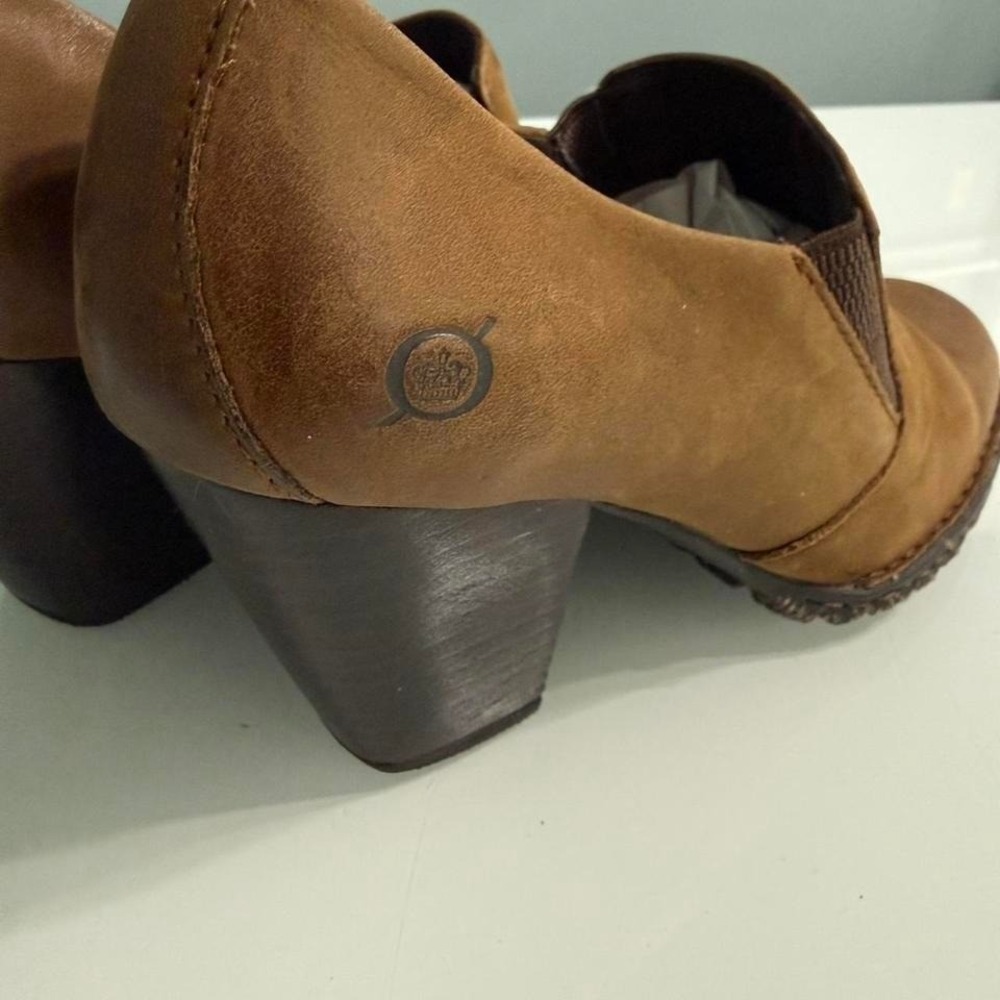 Born Tan Leather Heeled Loafers Slip On Comfort Shoes Size 7.5